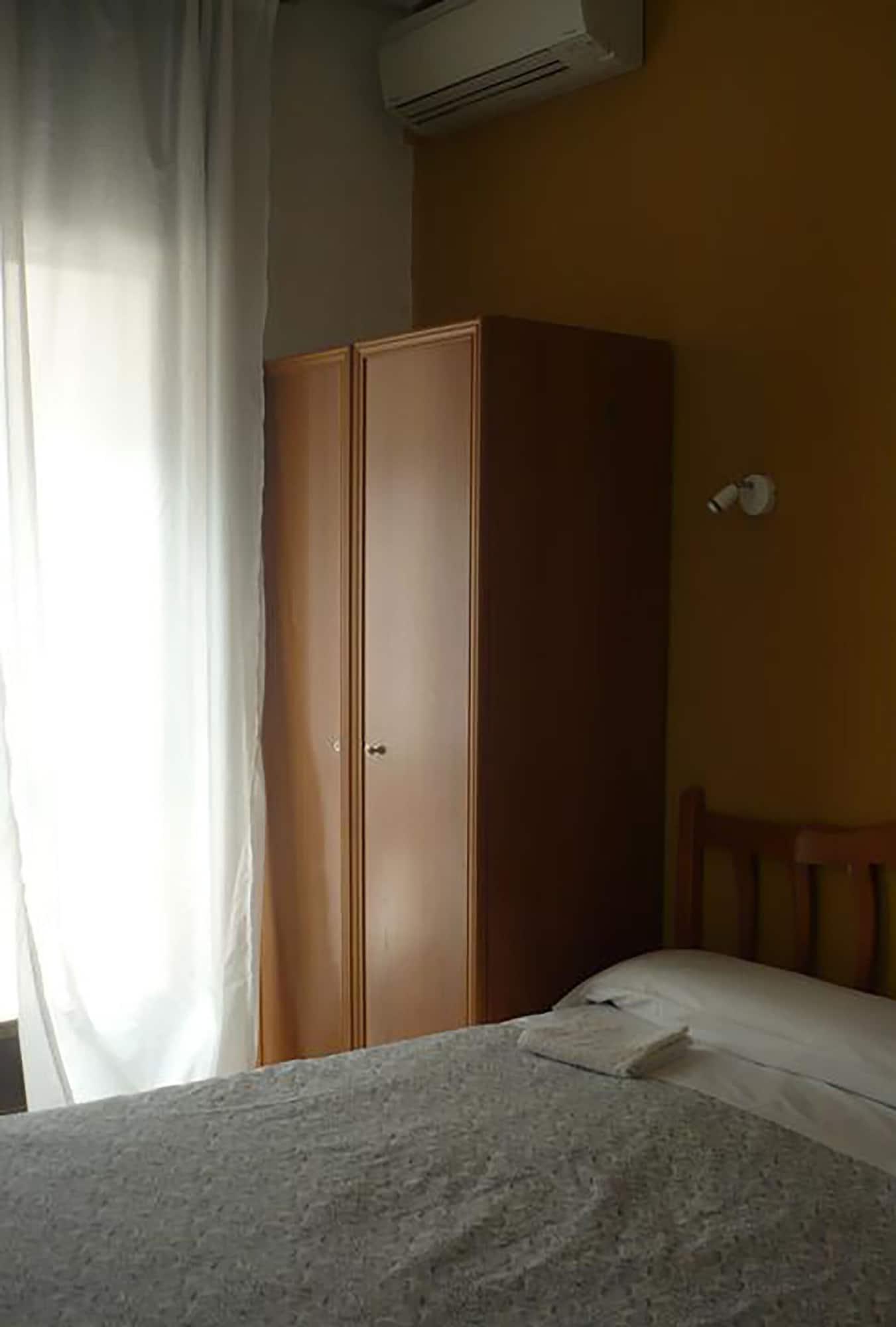 Hostal Fuencarral Kryse Madrid Exterior photo