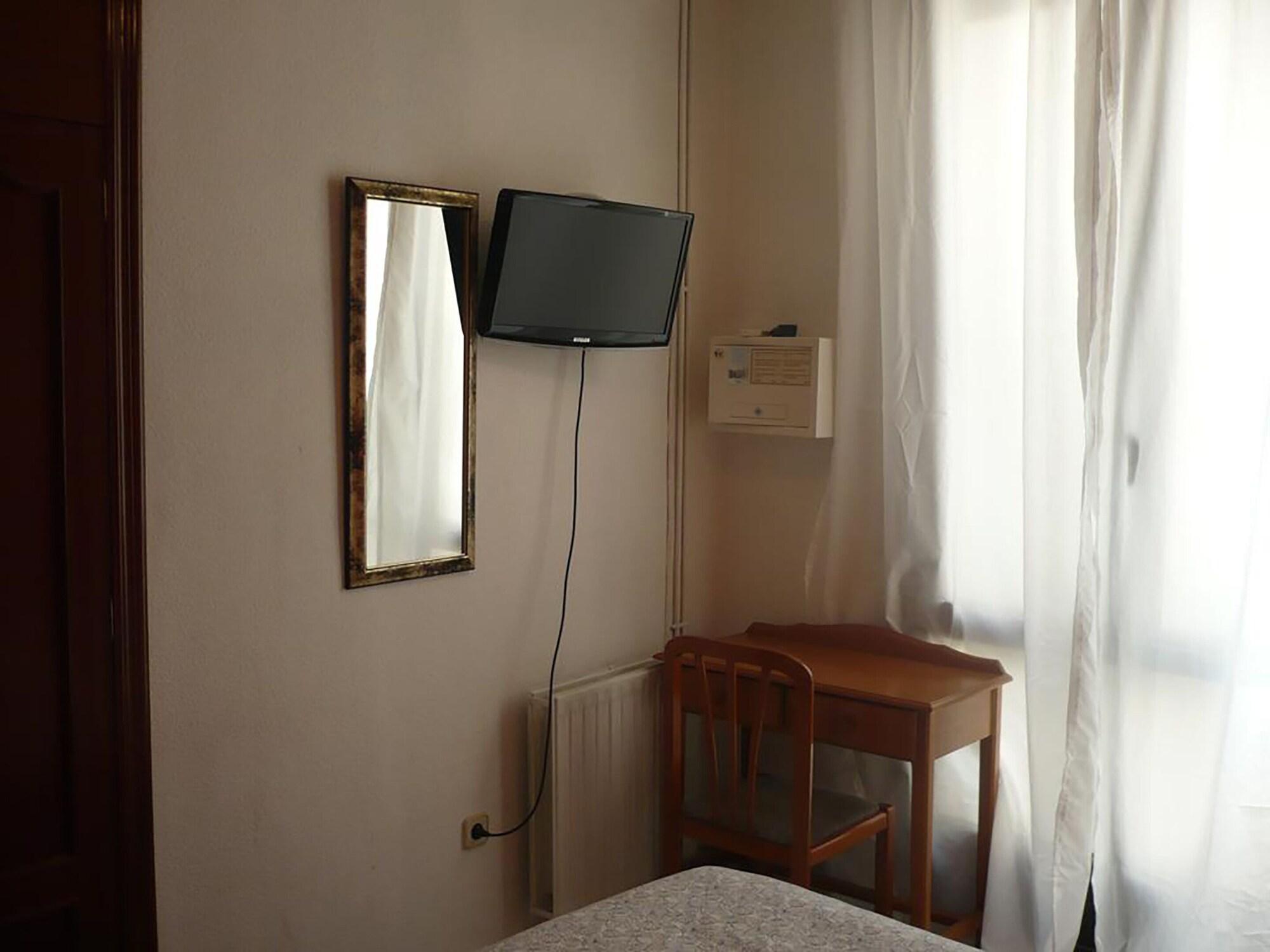 Hostal Fuencarral Kryse Madrid Exterior photo