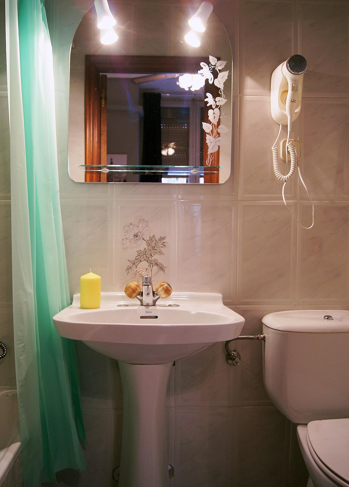 Hostal Fuencarral Kryse Madrid Exterior photo