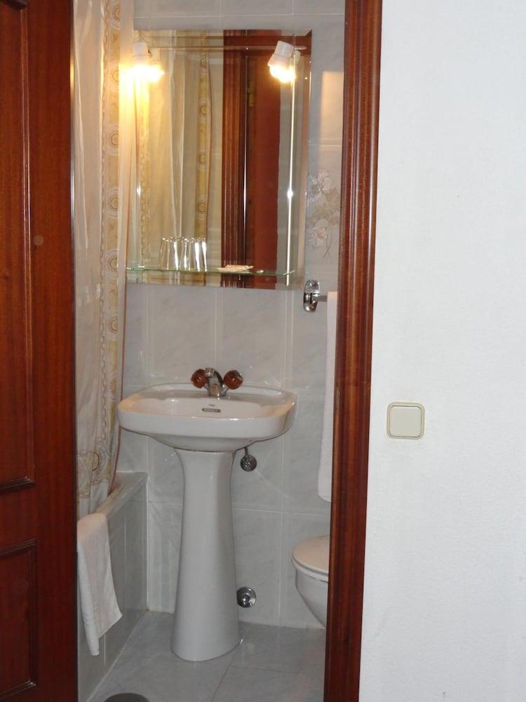 Hostal Fuencarral Kryse Madrid Exterior photo