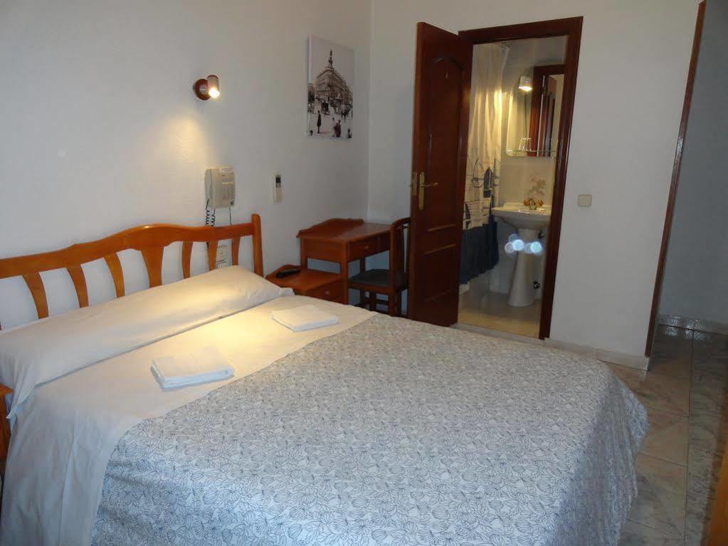 Hostal Fuencarral Kryse Madrid Exterior photo