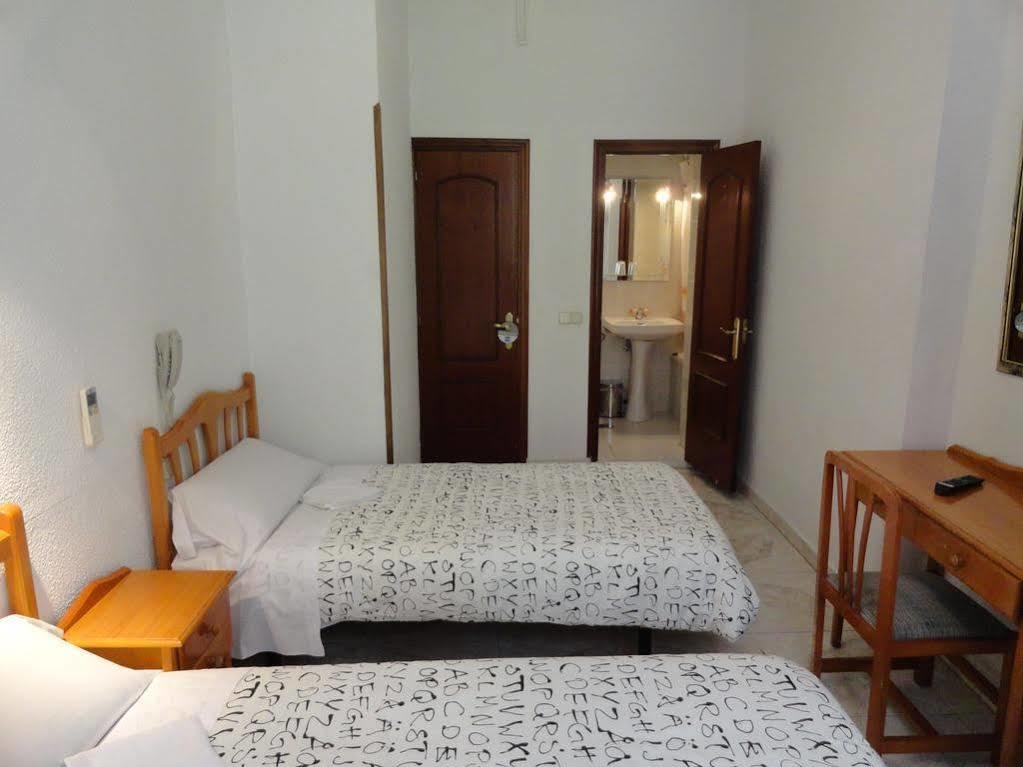 Hostal Fuencarral Kryse Madrid Exterior photo