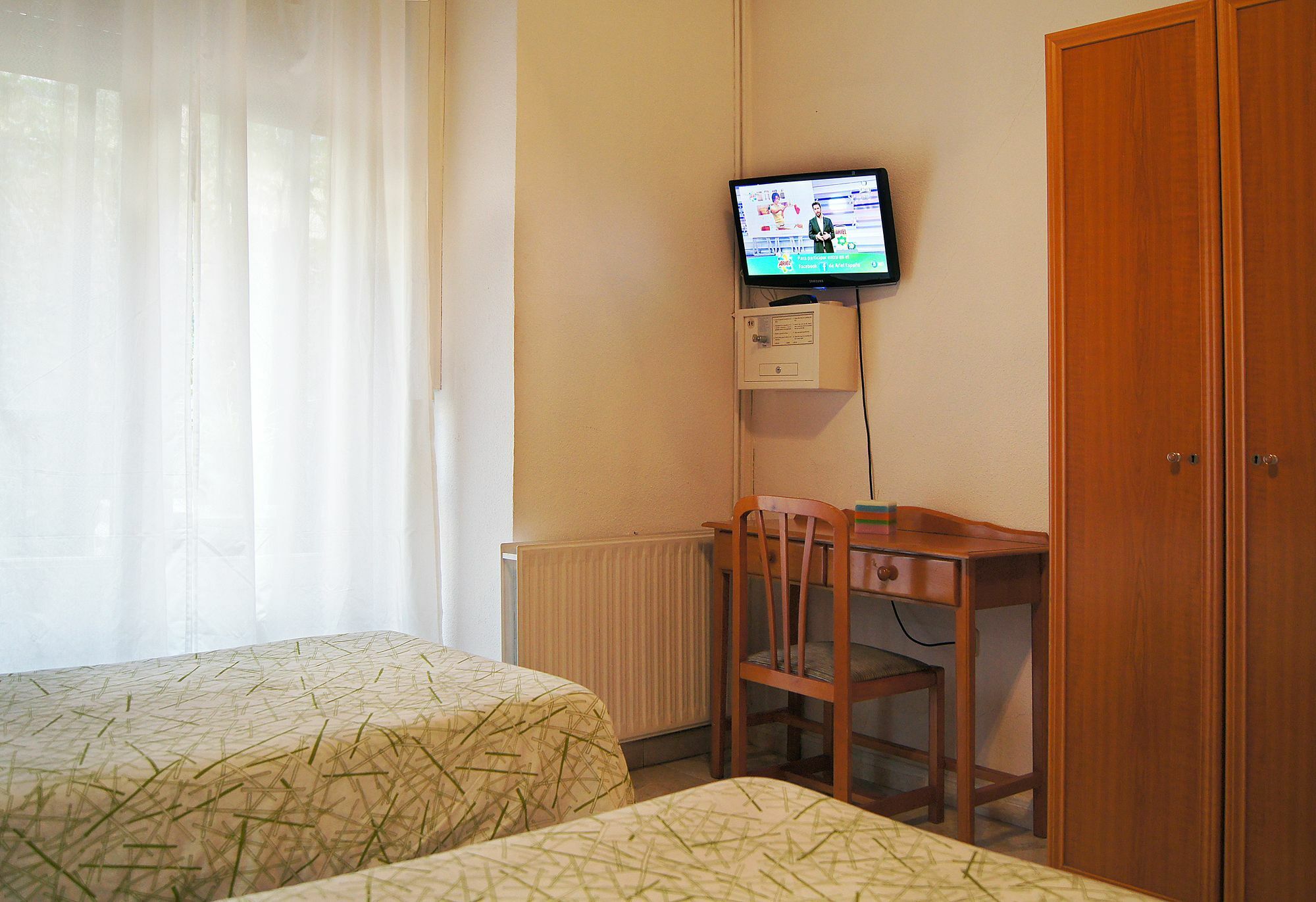 Hostal Fuencarral Kryse Madrid Exterior photo